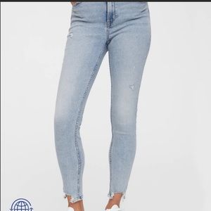 NWT GAP High Rise Universal Legging Jeans With Raw Hem With Washwell